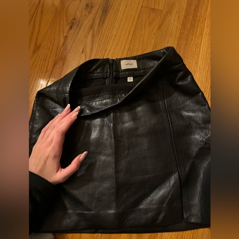 Wilfred Patio Mini Skirt (Aritzia)